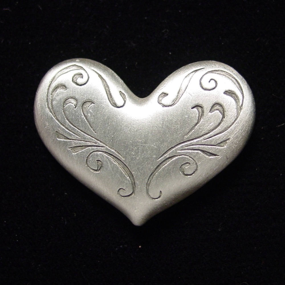 COPY - 🌸 3/$12 🐝 ‘Amish Designed Heart' Pin